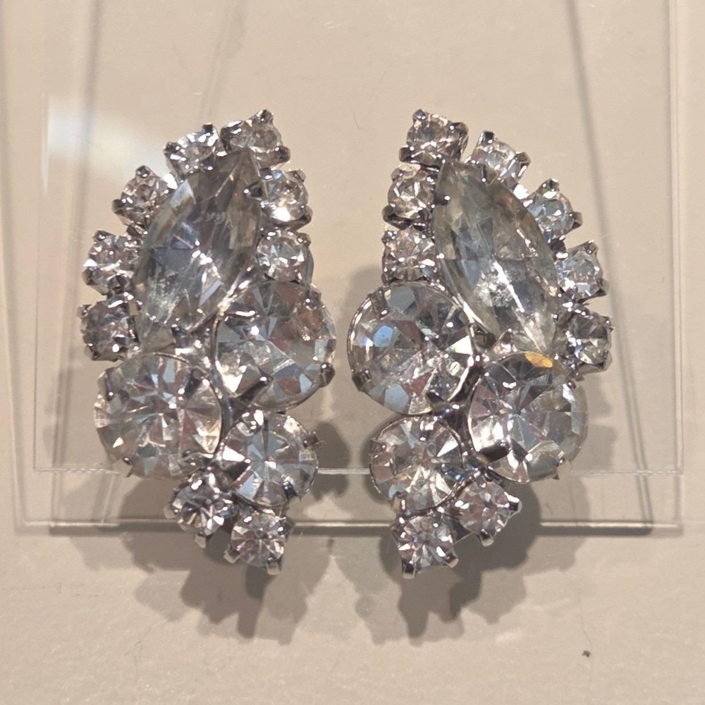 Vintage Unsigned Sparkling Cluster‎ Climber Rhinestone Clip On Earrings Glam